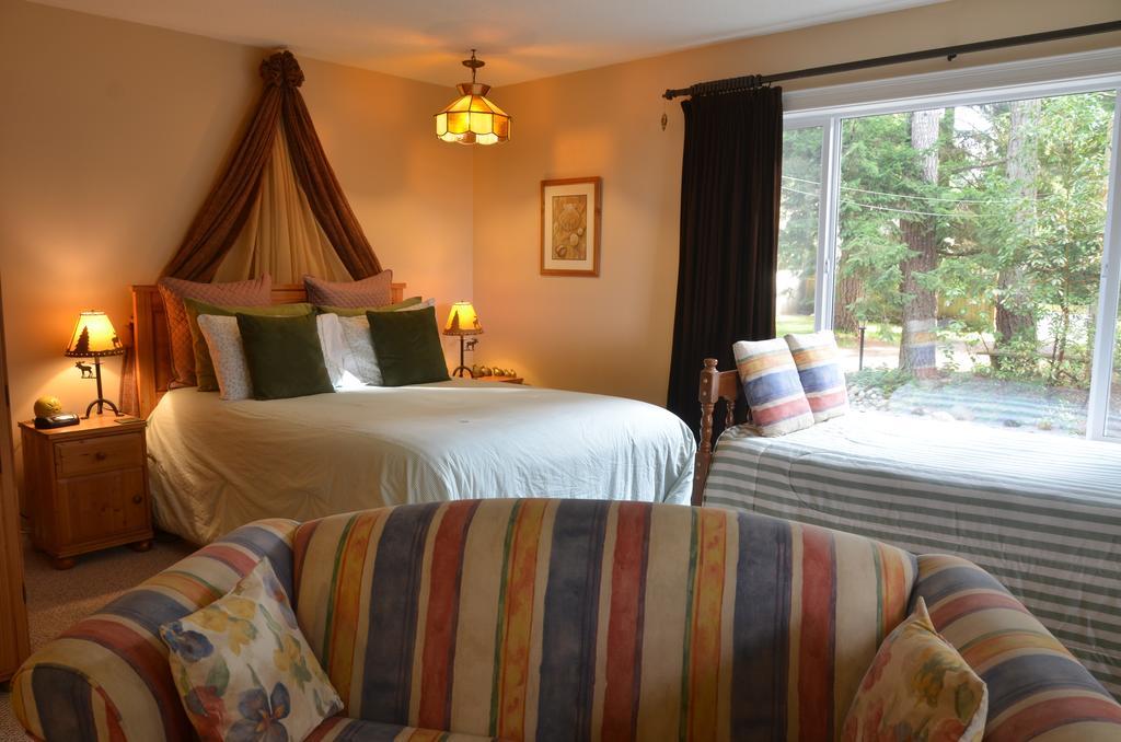 Bed and Breakfast At Nautica Tigh Private Keypad Entrances Qualicum Beach Exterior foto