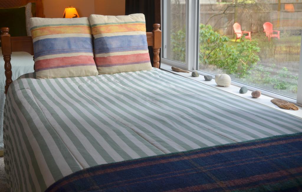 Bed and Breakfast At Nautica Tigh Private Keypad Entrances Qualicum Beach Exterior foto