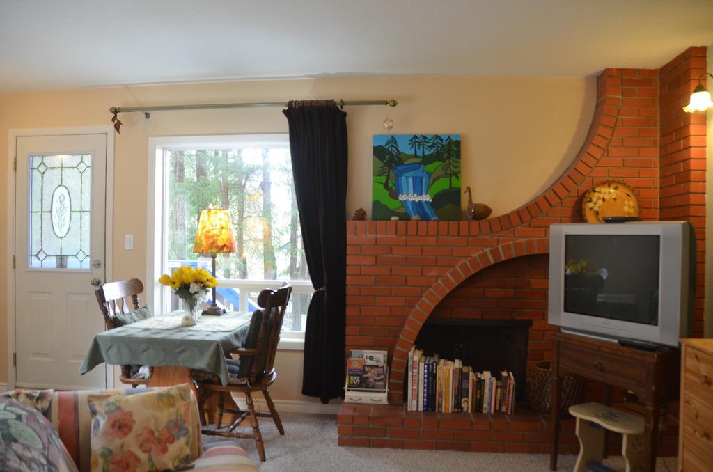 Bed and Breakfast At Nautica Tigh Private Keypad Entrances Qualicum Beach Exterior foto