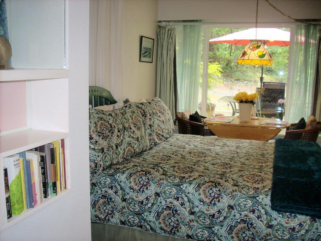 Bed and Breakfast At Nautica Tigh Private Keypad Entrances Qualicum Beach Exterior foto