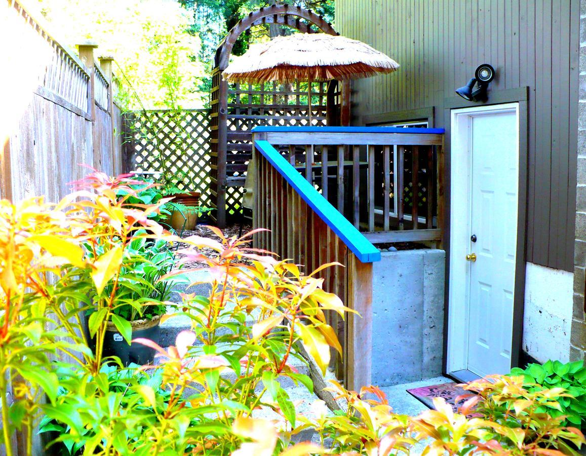 Bed and Breakfast At Nautica Tigh Private Keypad Entrances Qualicum Beach Exterior foto